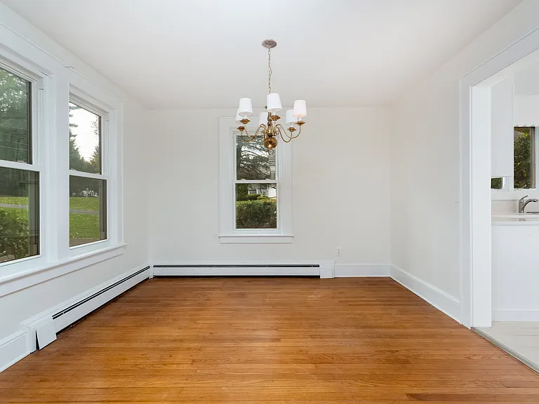 31 Hillandale Rd — Photo 16