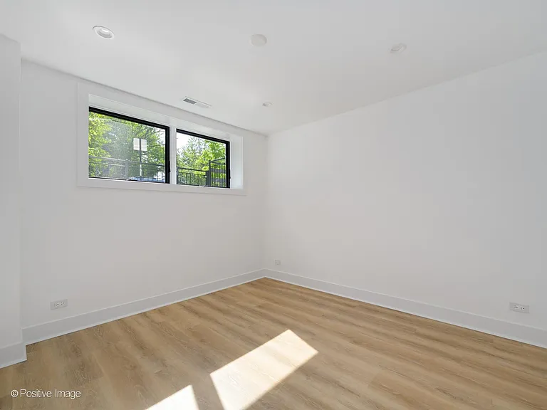 1838 N Rockwell St #1 — Photo 7