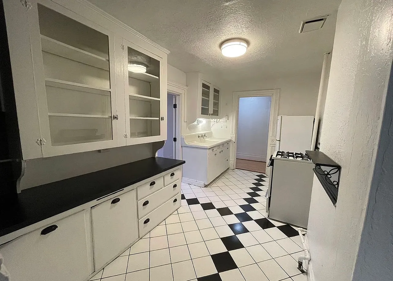 2 bed, 750 sqft, $1,550 — Photo 3