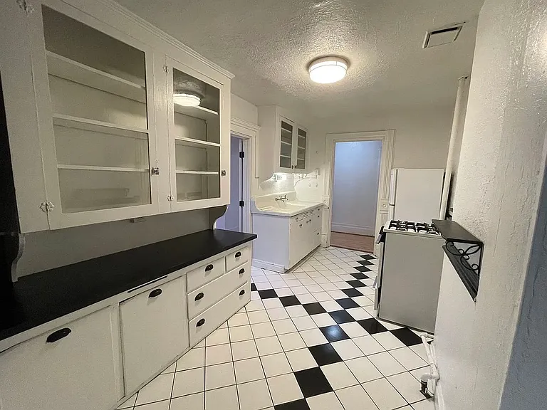 815 E 1st Ave #2 — Photo 3