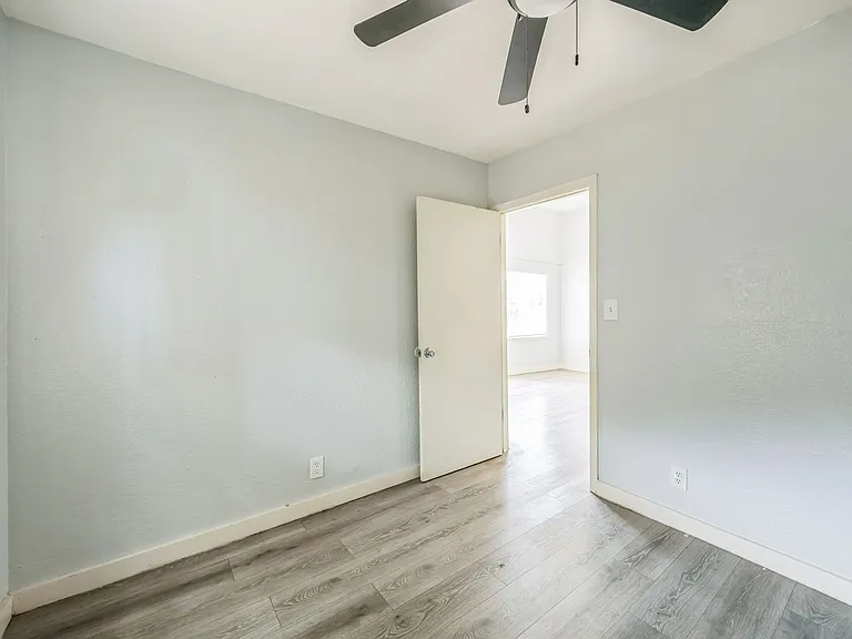 1007 W Saint Charles St #6 — Photo 14