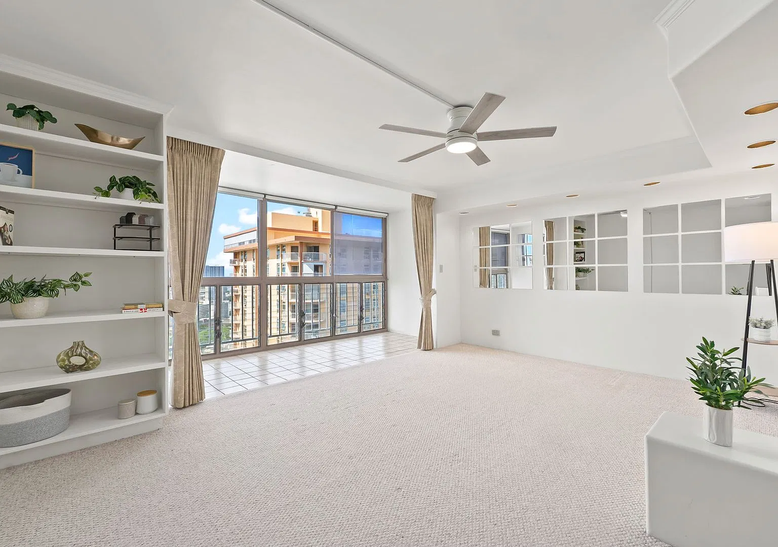 Available Now! 1-Bedroom / 1-Bath / 1 Parking | Diamond Head & City Views | In-Unit Washer & Drye... — Photo 1