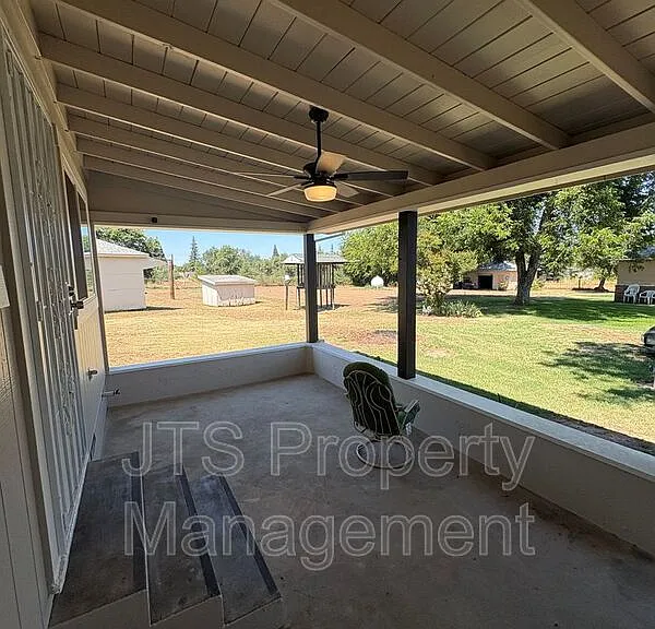 2440 Central Ave #B — Photo 3