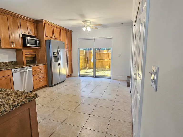1917 NE 3rd St #109 — Photo 10
