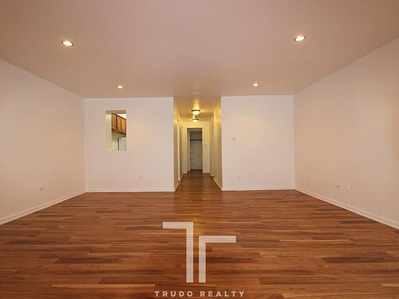 4th image of 3161 N Cambridge Ave #Studio11