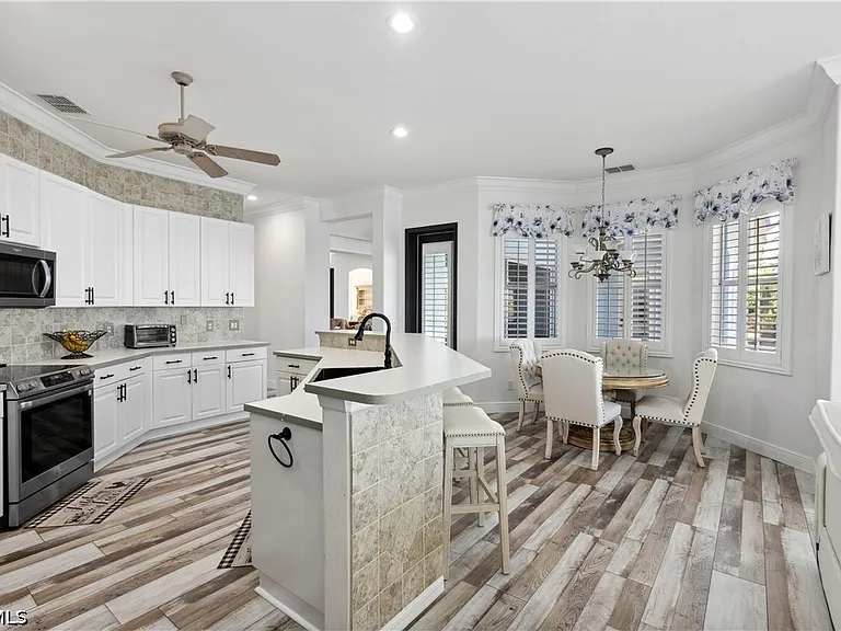 2202 Grove Dr — Photo 14