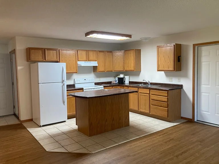 209-211 Poplar Ave — Photo 12