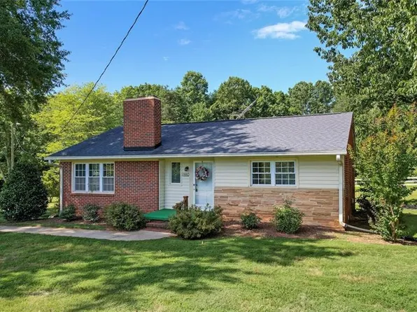 1536 Wolf Island Rd, Reidsville, NC 27320