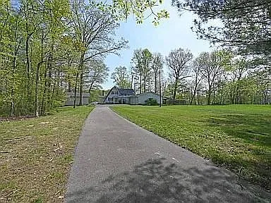 5 bed, 2.5 bath, 3700 sqft, $3,000 — Photo 3