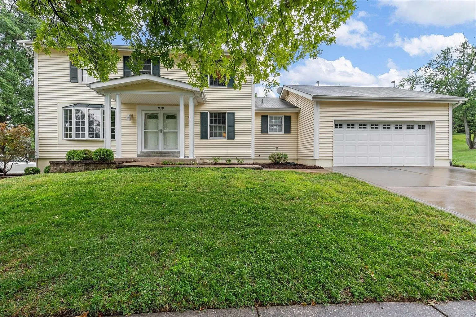 939 Pontoison Dr photo 1