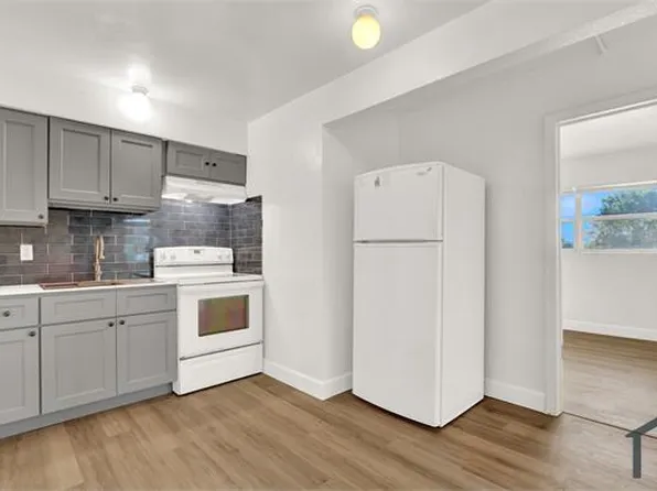 2701 Avenue E APT 15, Riviera Beach, FL 33404