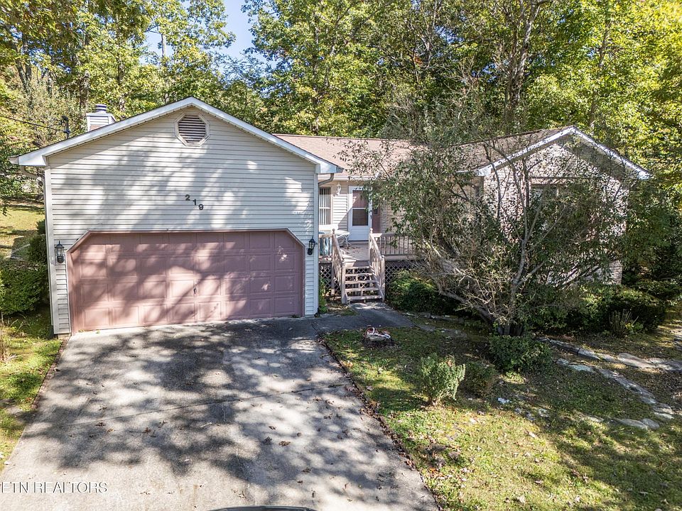 1st image of 219 Lakewood Dr