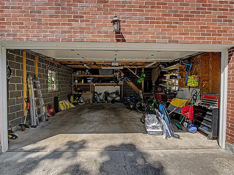 333 Thruston Blvd E — Photo 46