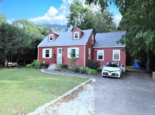 65 Geer St, Cromwell, CT 06416