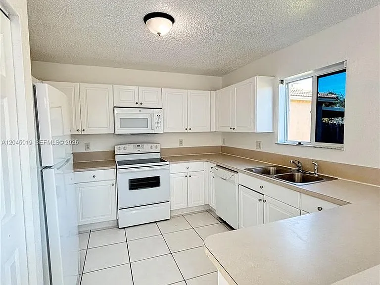 21339 SW 87th Ct — Photo 1