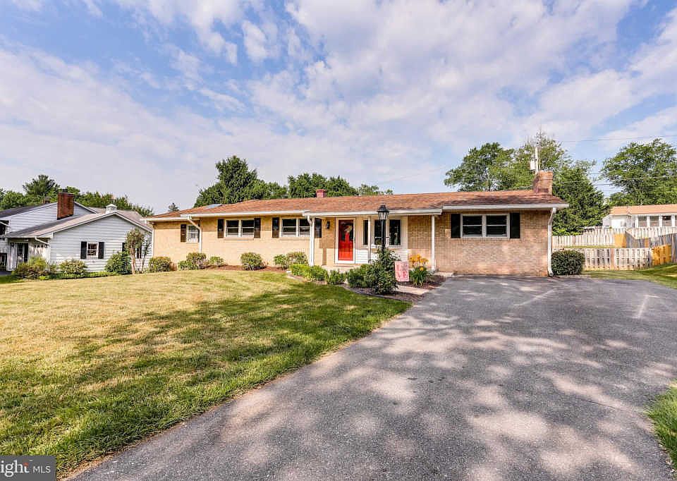 1st image of 304 Wakefield Dr