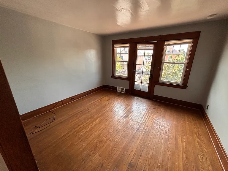 158 E Hazeltine Ave #2 — Photo 2
