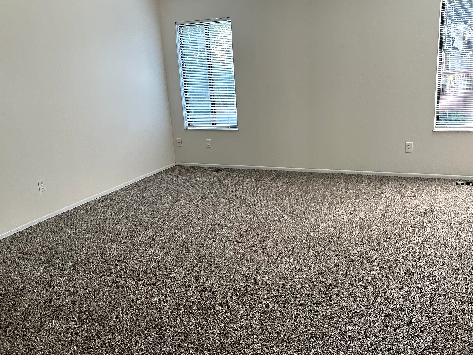2 bed, 1.5 bath, 1800 sqft, $1,700 — Photo 4