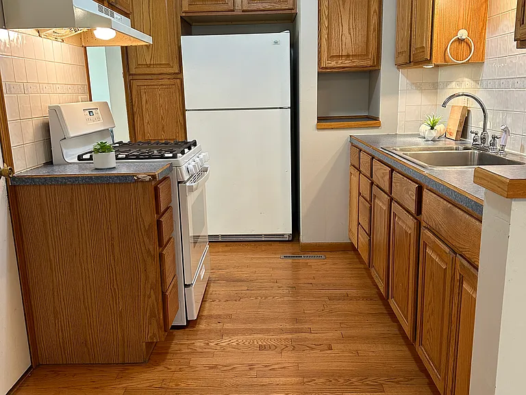929 N Battin St — Photo 12