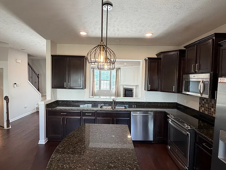 5975 N Pointe Dr — Photo 7