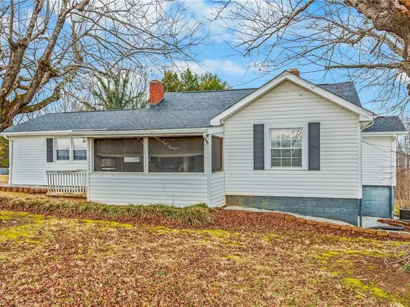 842 Red Brush Rd, Mount Airy, NC 27030