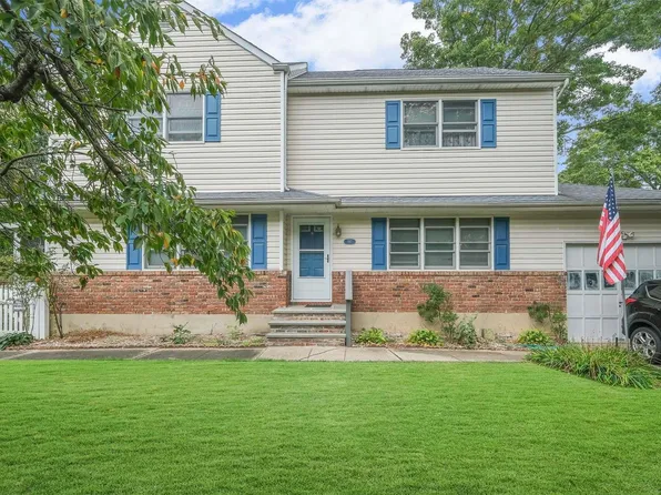 197 Jefferson Street, East Islip, NY 11730