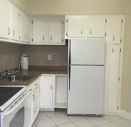 2nd image of 1635 NE Miami Gardens Dr APT 136