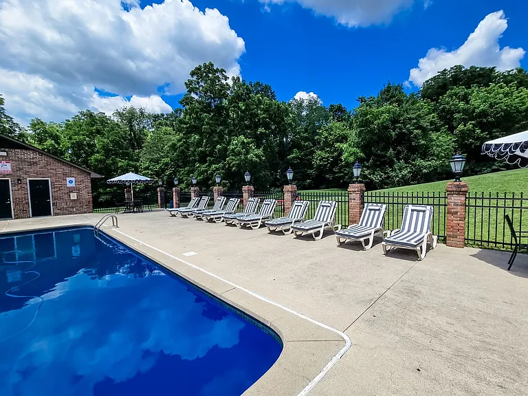 Country Shores Apartments — Photo 29