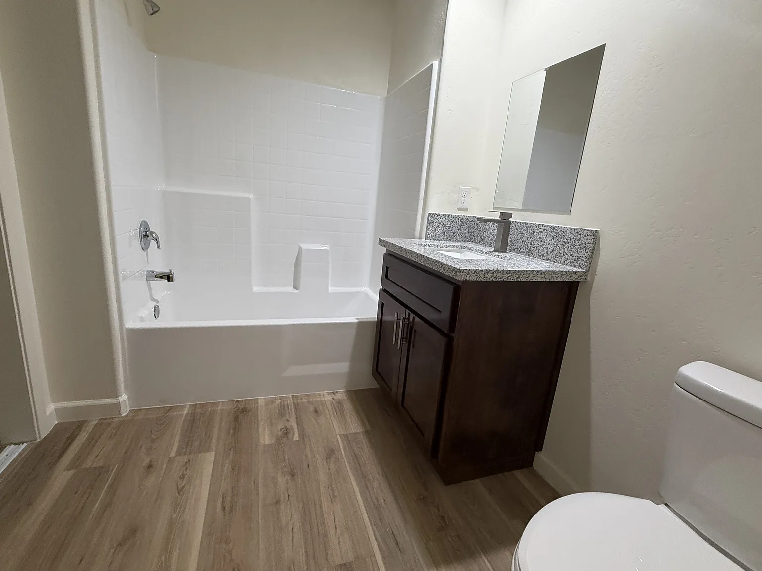 3 bed, 950 sqft, $1,500 — Photo 2