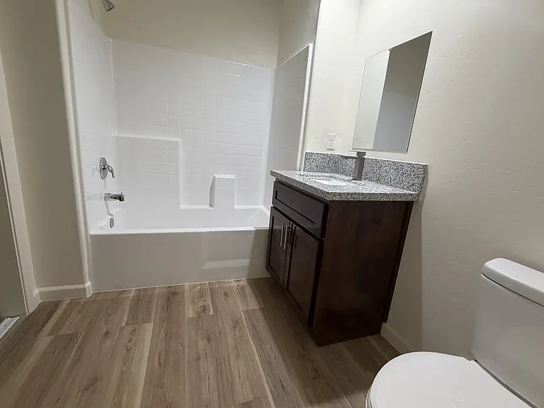 1405 E 9th St #1 — Photo 2