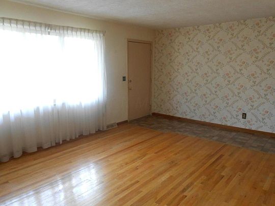 3rd image of 1247 Denbigh Dr