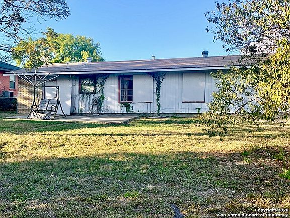 3rd image of 718 Marquis Ln