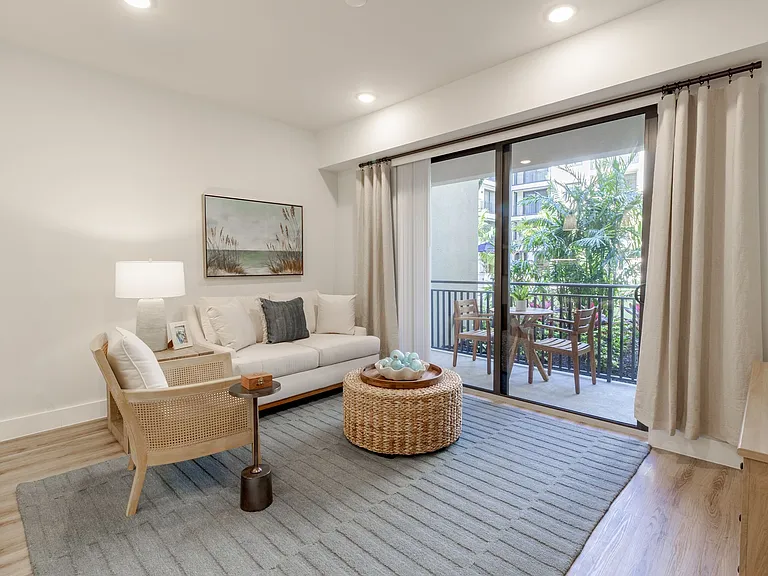 Bimini Square Apartments — Photo 9