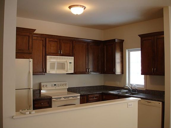 Great kitchen, open for entertaining.