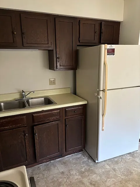2 bed, $850 — Photo 2