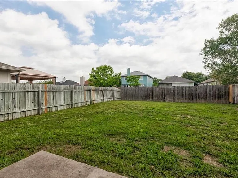 16712 Hamilton Point Cir — Photo 37