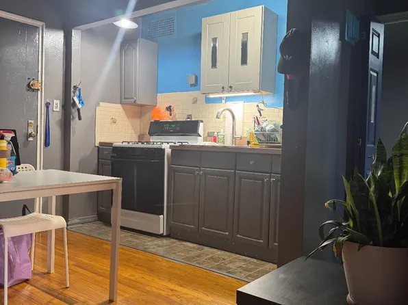 212-04 75th Ave #3M, Oakland Gardens, NY 11364