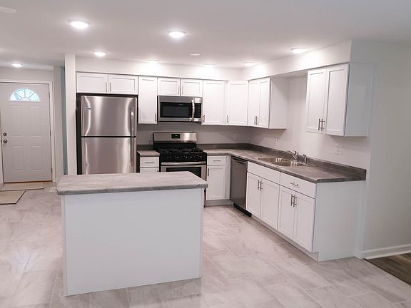 2nd image of 710 Bunker Hill Dr
