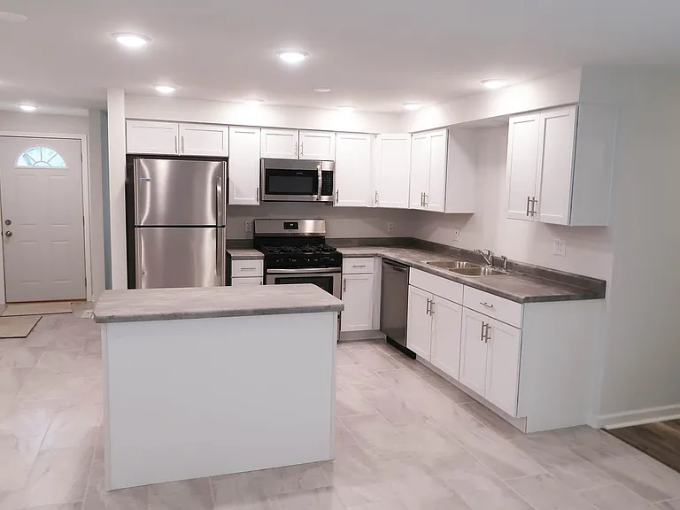 710 Bunker Hill Dr — Photo 2