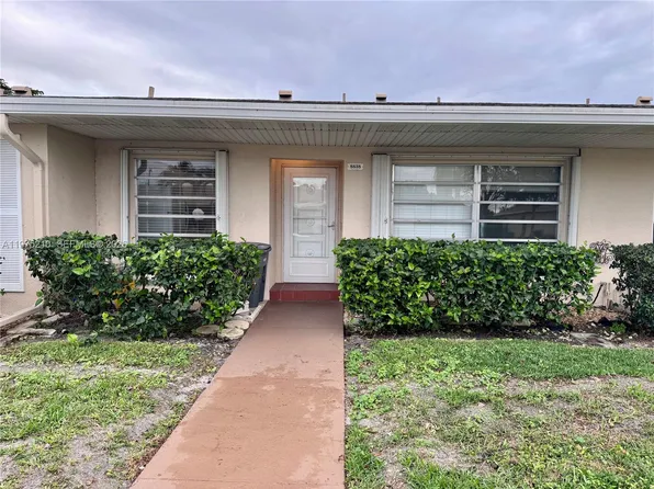 8838 Bella Vista Dr, Boca Raton, FL 33433