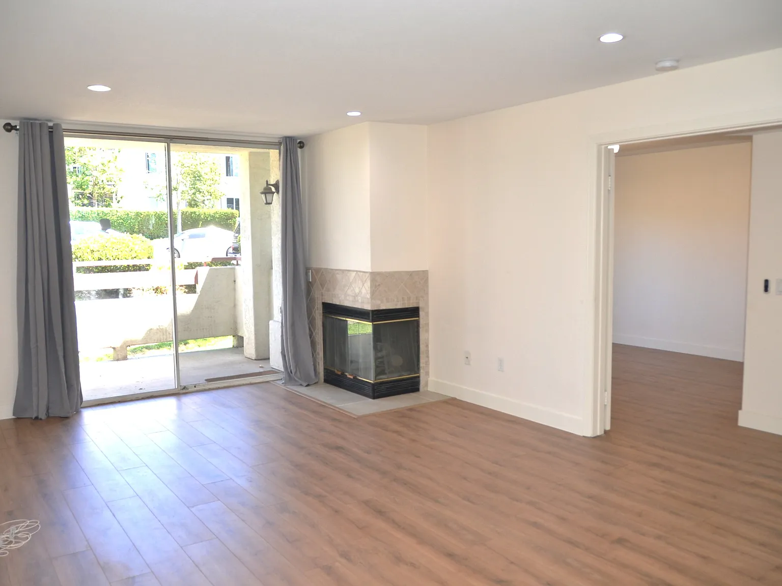 2 bed, 942 sqft, $2,900 — Photo 4