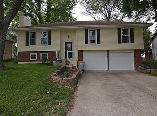 1748 NE Ridgeview Dr, Lees Summit, MO 64086