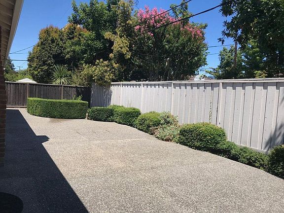 3rd image of 1105 Vasquez Ave