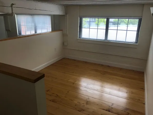 60 Valley St APT 12, Providence, RI 02909