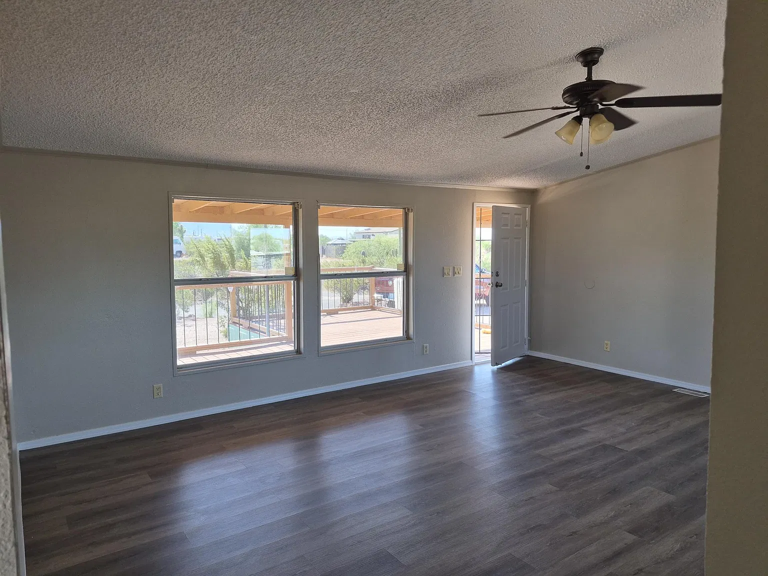 3 bed, 1200 sqft, $1,600 — Photo 2