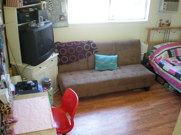 5th image of 710 S 11th St