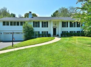 326 River Bend Rd, Great Falls, VA 22066