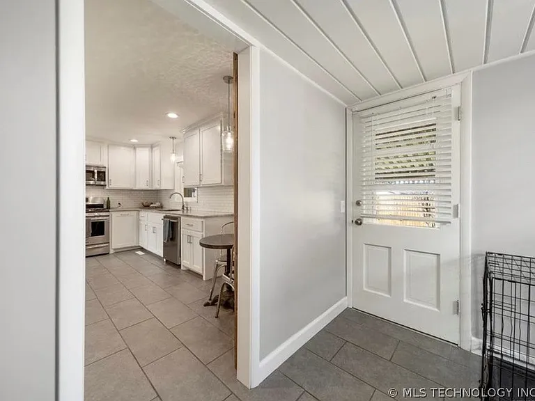 2426 S Louisville Ave — Photo 24