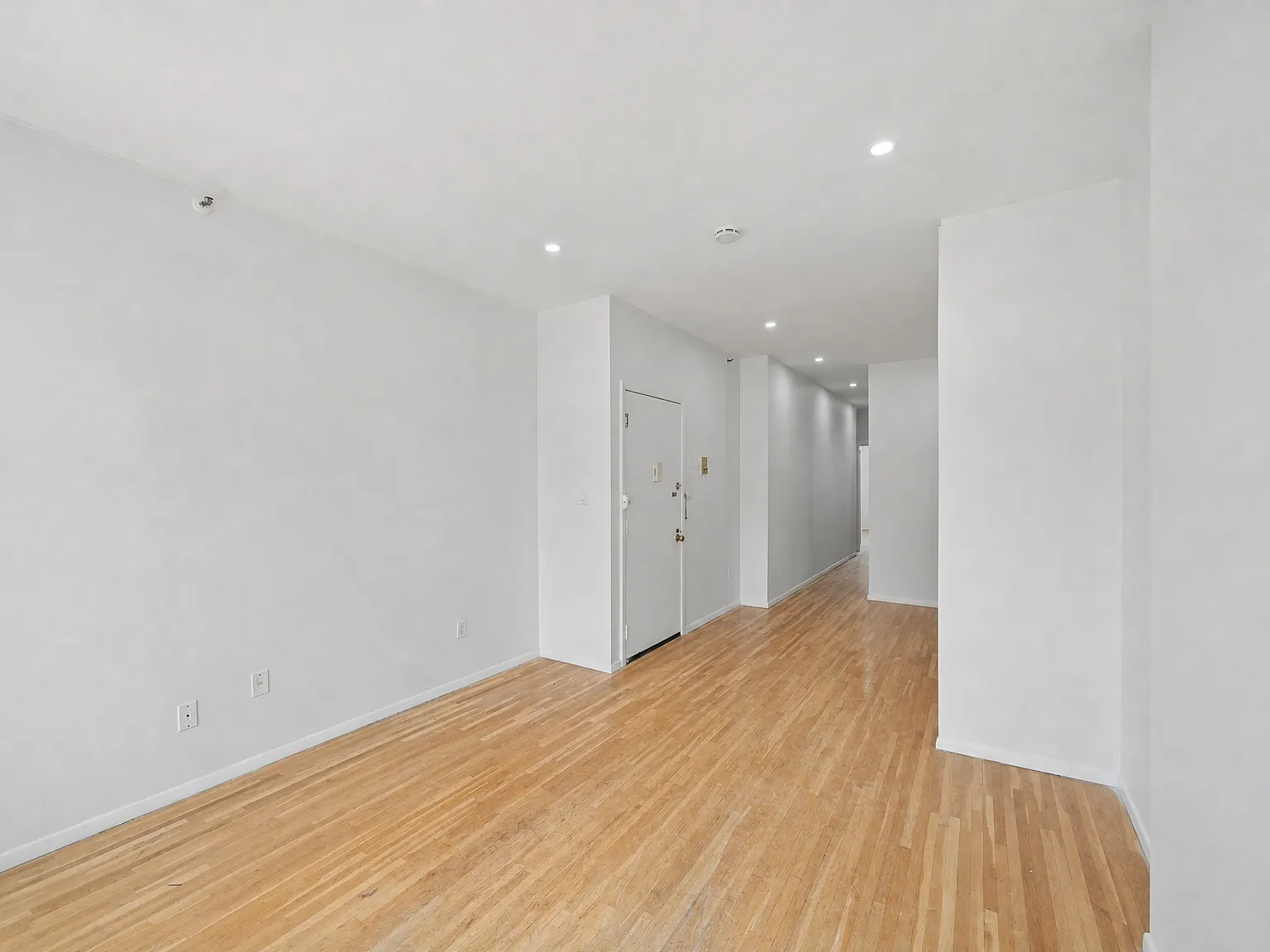 1 bed, $2,900 — Photo 3