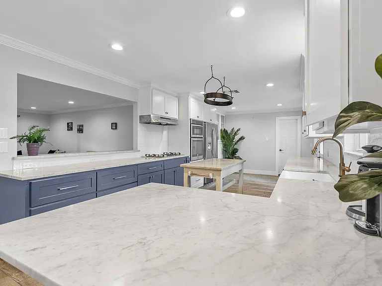 Cedardale Dr — Photo 11